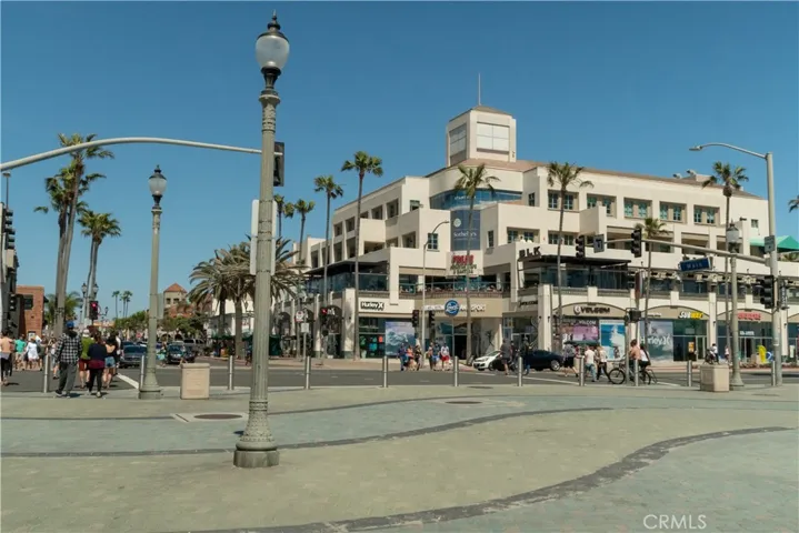 Downtown Huntington Beach, known for dining, shopping, and entertainment.