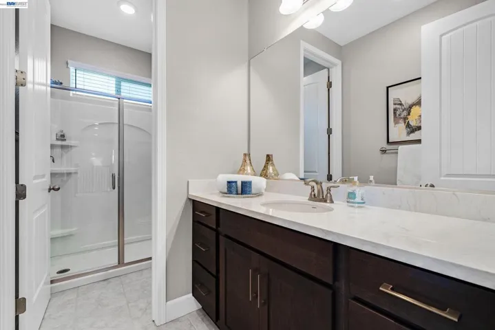 Full Bath Off of Loft
