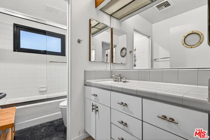 11 Voyage Street, Marina Del Rey, California 90292
