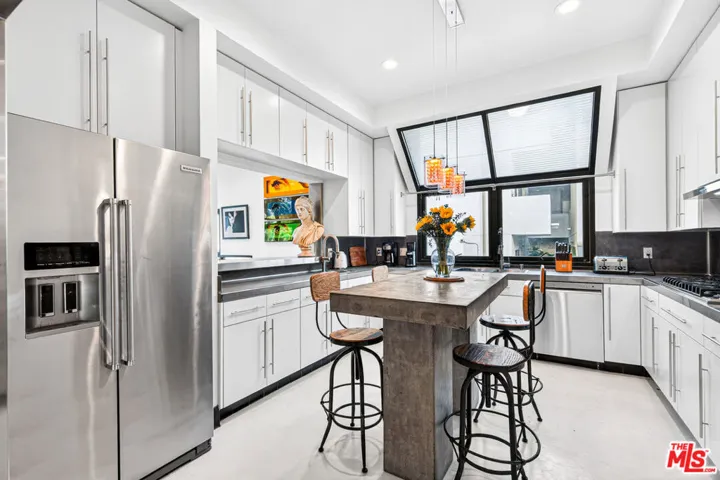 11 Voyage Street, Marina Del Rey, California 90292