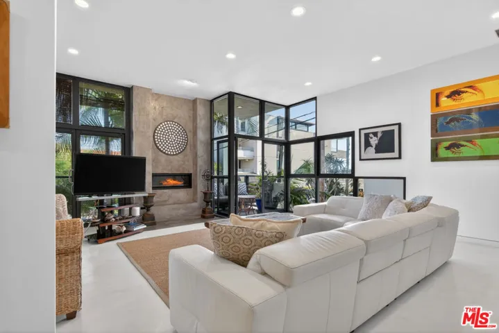 11 Voyage Street, Marina Del Rey, California 90292