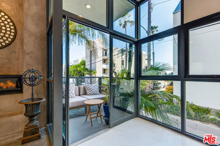 11 Voyage Street, Marina Del Rey, California 90292