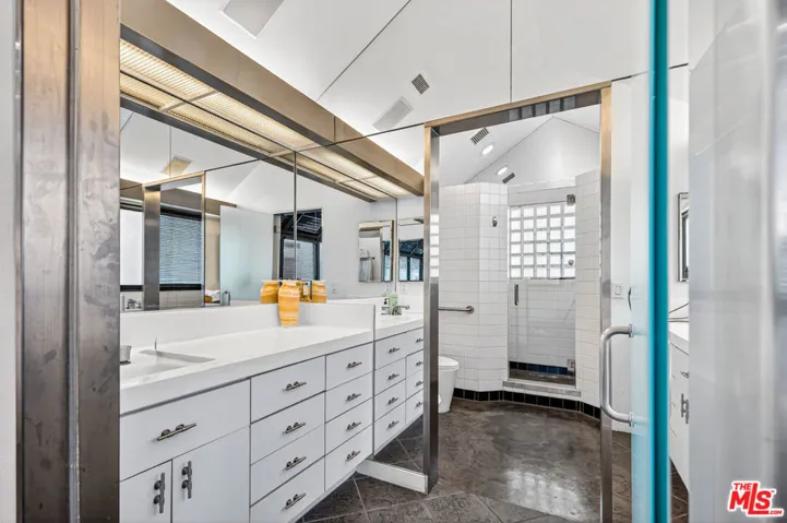 11 Voyage Street, Marina Del Rey, California 90292