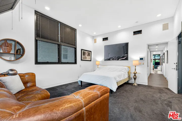 11 Voyage Street, Marina Del Rey, California 90292