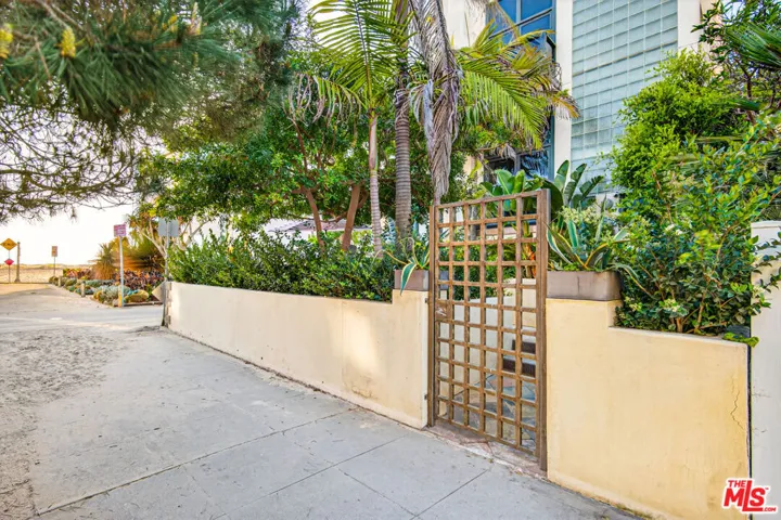 11 Voyage Street, Marina Del Rey, California 90292