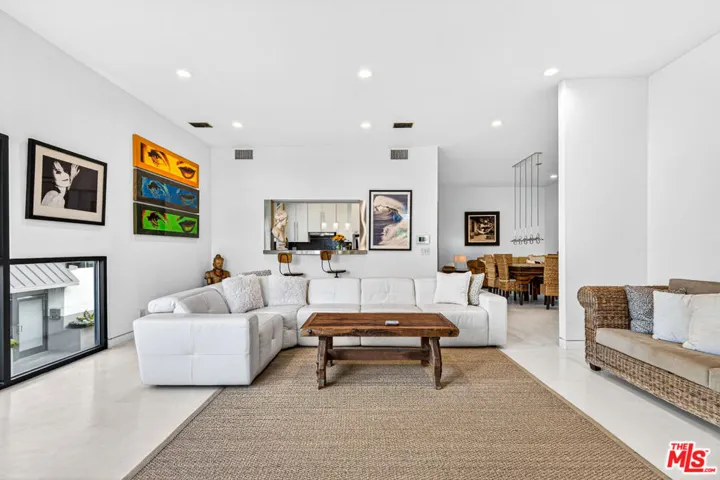 11 Voyage Street, Marina Del Rey, California 90292