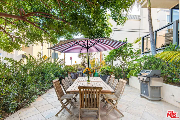 11 Voyage Street, Marina Del Rey, California 90292