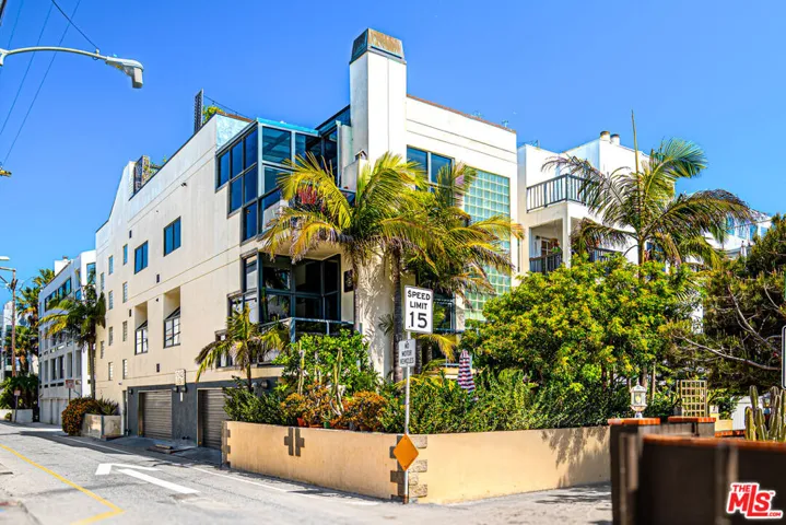 11 Voyage Street, Marina Del Rey, California 90292