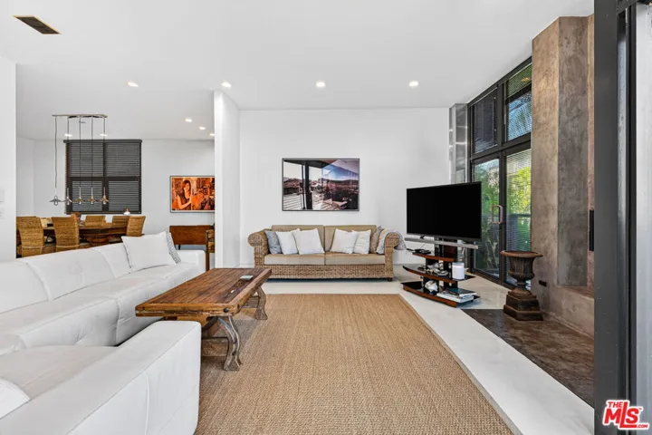 11 Voyage Street, Marina Del Rey, California 90292