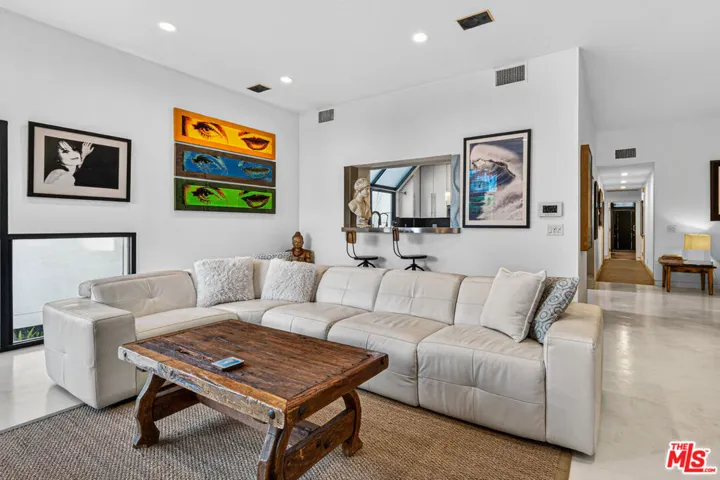 11 Voyage Street, Marina Del Rey, California 90292