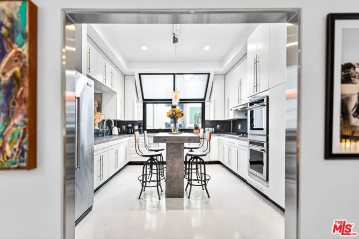 11 Voyage Street, Marina Del Rey, California 90292