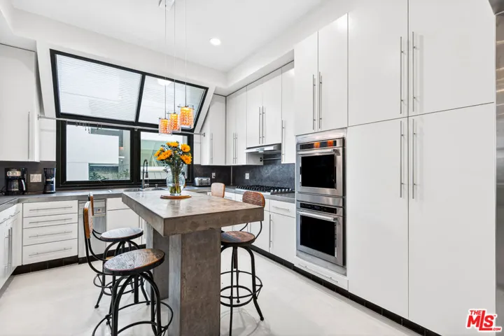 11 Voyage Street, Marina Del Rey, California 90292