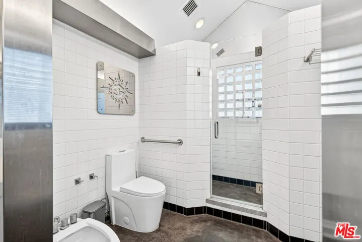 11 Voyage Street, Marina Del Rey, California 90292