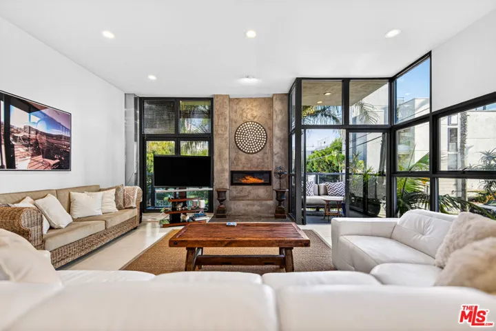 11 Voyage Street, Marina Del Rey, California 90292