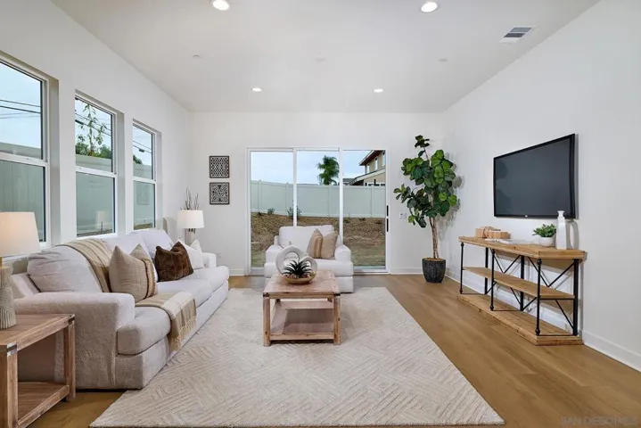 793 Michael Ct, Vista, California 92081