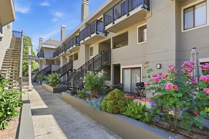4159 El Camino Way M, Palo Alto, California 94306