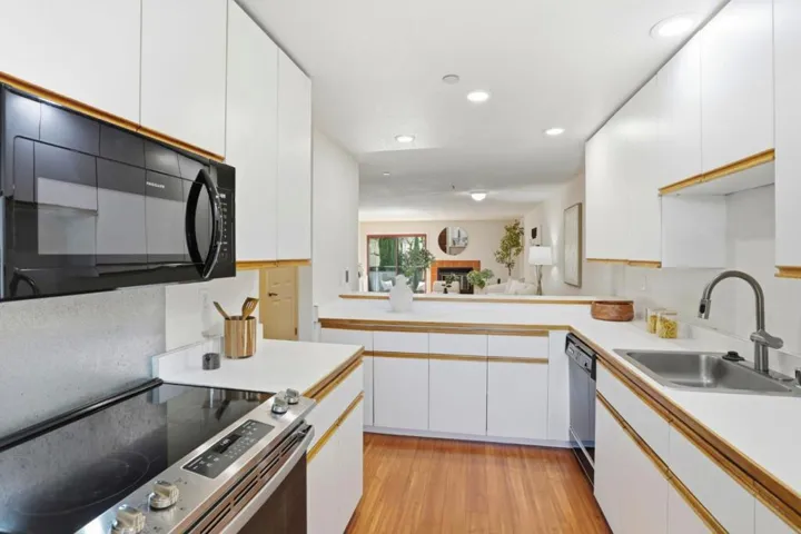4159 El Camino Way M, Palo Alto, California 94306