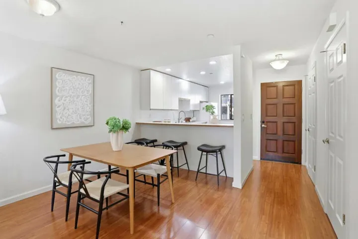 4159 El Camino Way M, Palo Alto, California 94306