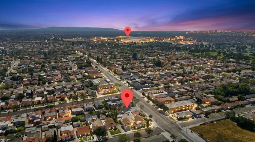 10 min. away from the SoFi stadium