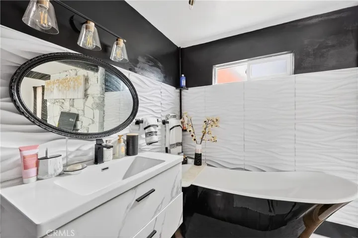 Main bedroom bathroom