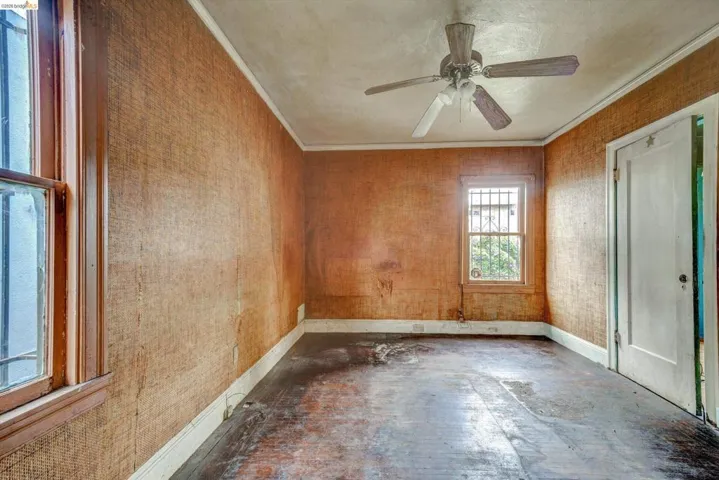 Spare room featuring ornamental molding and ceiling fan