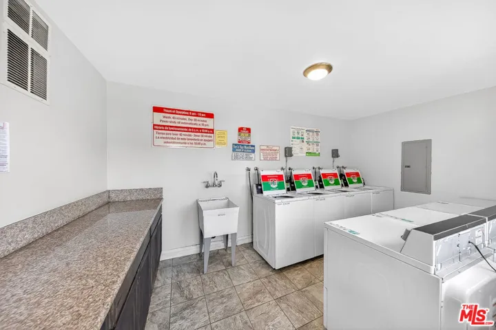 Laundry room close by