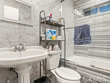 BATHROOM 2