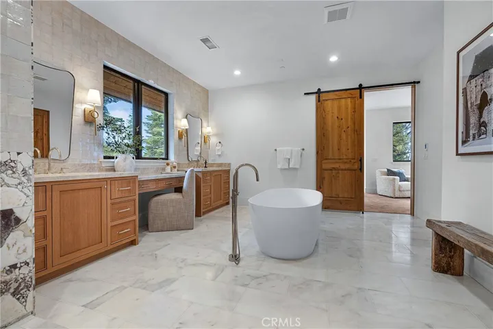 Primary En-suite bath