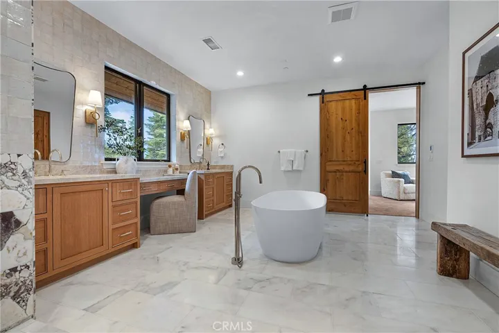 Primary En-suite bath