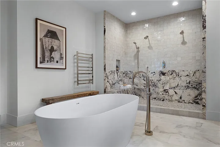 Primary En-suite bath