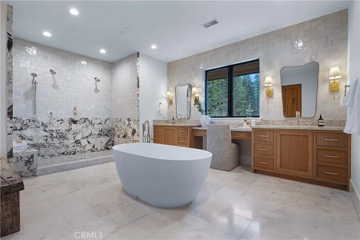 Primary En-suite bath