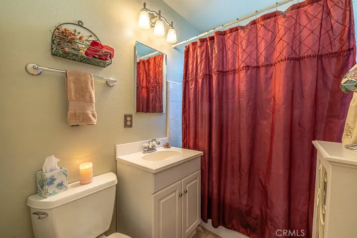 Hallway Full Bathroom with Tub