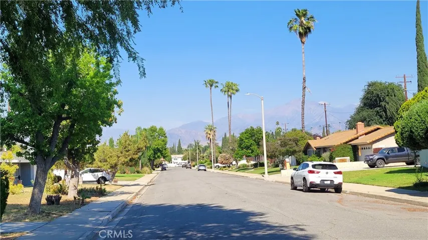 Great Neighborhood Views down the street On Fulbright Ave!