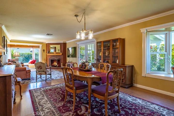 Spacious Dining for Family Gatherings
