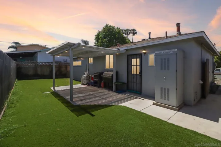 https://zimg.paragon.ice.com/ParagonImages/Property/PA/SDMLS/-520339/33/533/400/db5df9799ca5fbfb00b7ad958ae7e110/3/7bf772ff7a12ba14455195ae2482bf15/-520339-18591a29-4e6a-4b19-99c7-0fdf4fb934a9.JPG