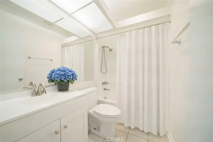 20134 Leadwell 337, Winnetka, California 91306