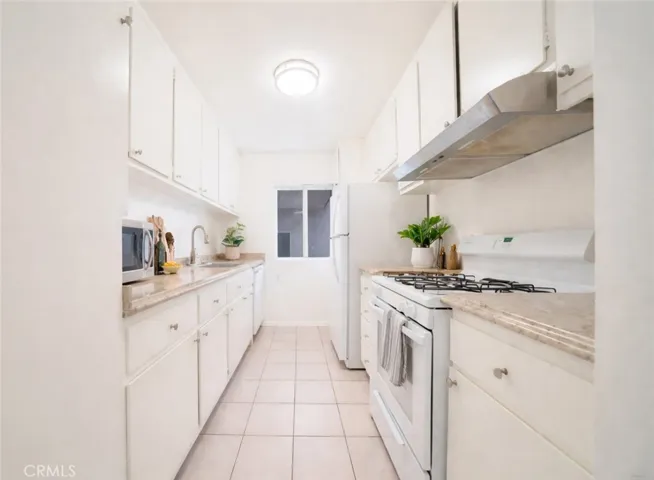20134 Leadwell 337, Winnetka, California 91306