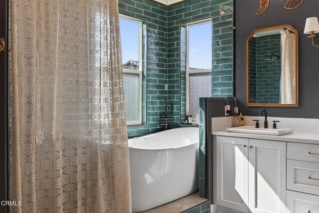 24-web-or-mls-Upmarketmedia_562Kum-081