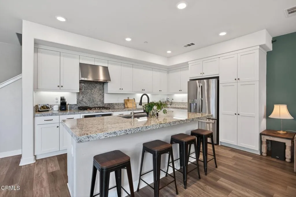 14-web-or-mls-Upmarketmedia_562Kum-034