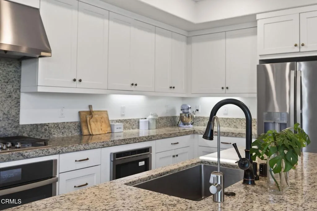 16-web-or-mls-Upmarketmedia_562Kum-038