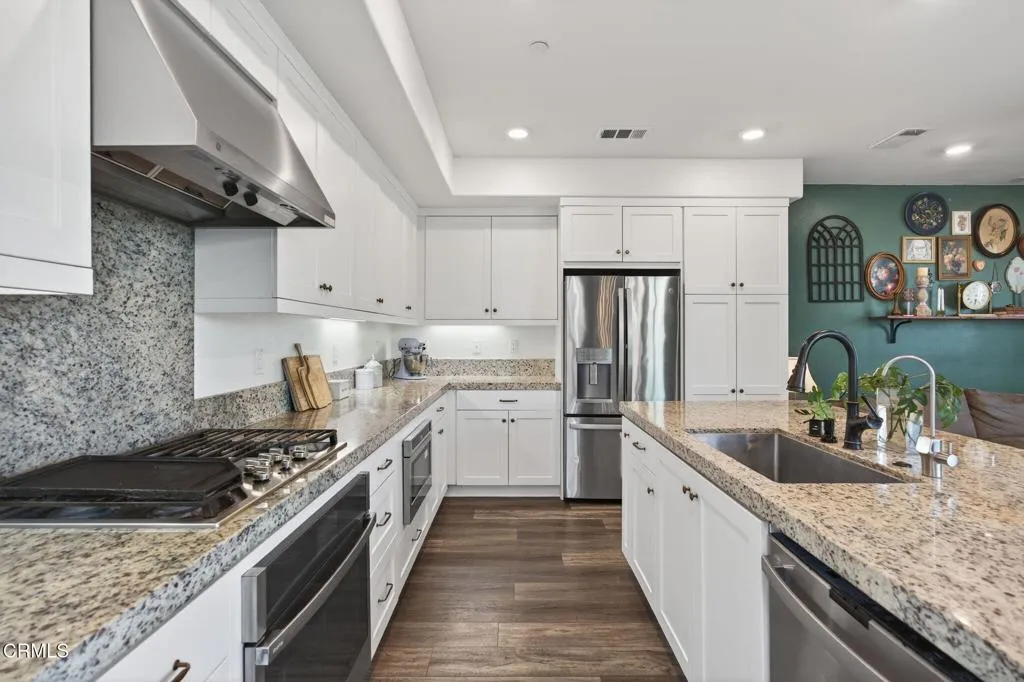 17-web-or-mls-Upmarketmedia_562Kum-040