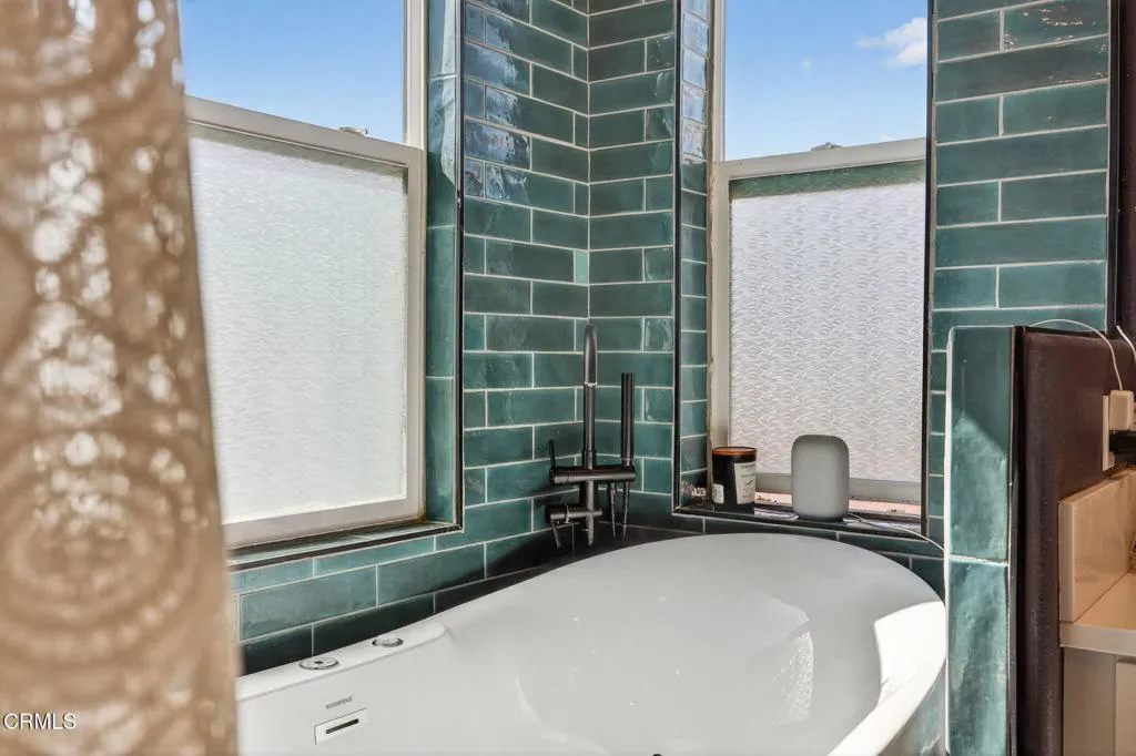 25-web-or-mls-Upmarketmedia_562Kum-082