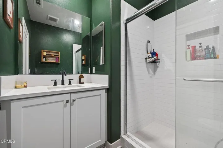 35-web-or-mls-Upmarketmedia_562Kum-121