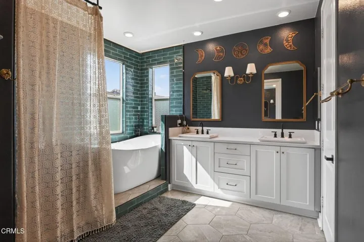 23-web-or-mls-Upmarketmedia_562Kum-076