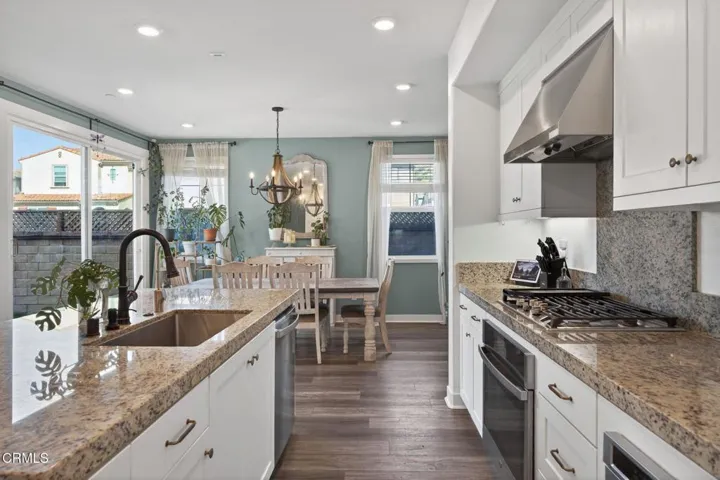 19-web-or-mls-Upmarketmedia_562Kum-046