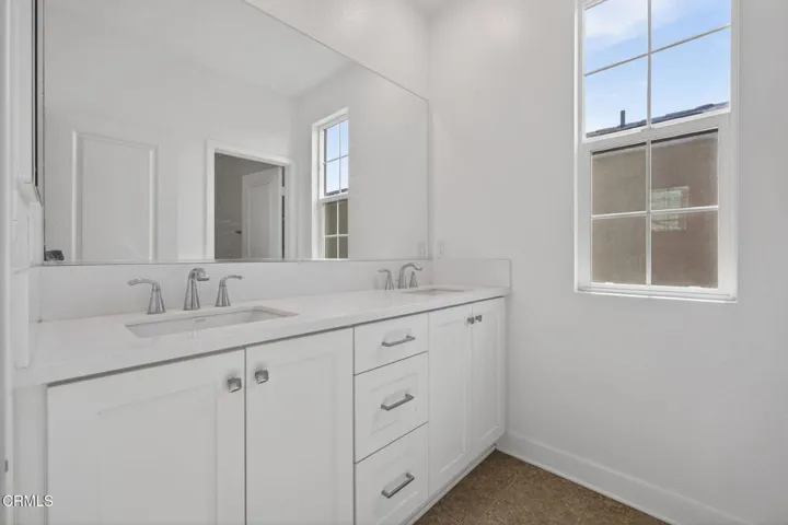 32-web-or-mls-Upmarketmedia_562Kum-111