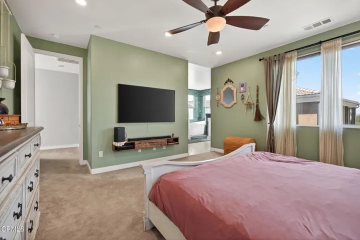21-web-or-mls-Upmarketmedia_562Kum-071