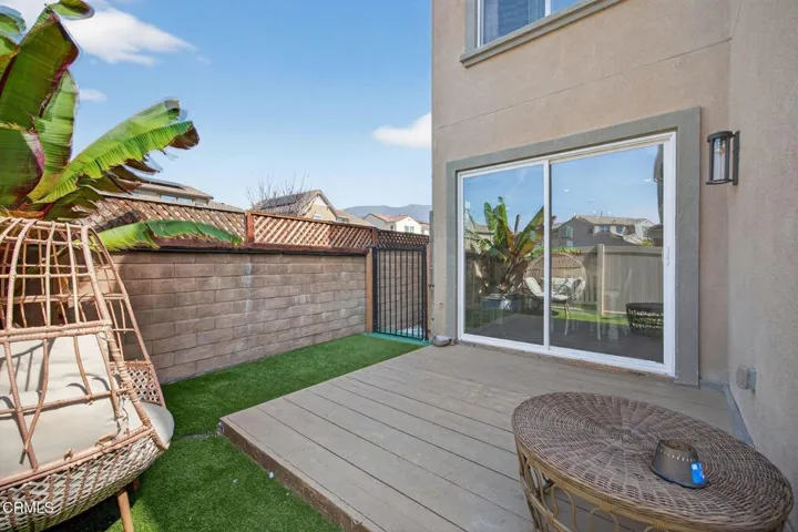 37-web-or-mls-Upmarketmedia_562Kum-129