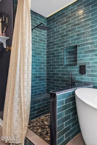 26-web-or-mls-Upmarketmedia_562Kum-085
