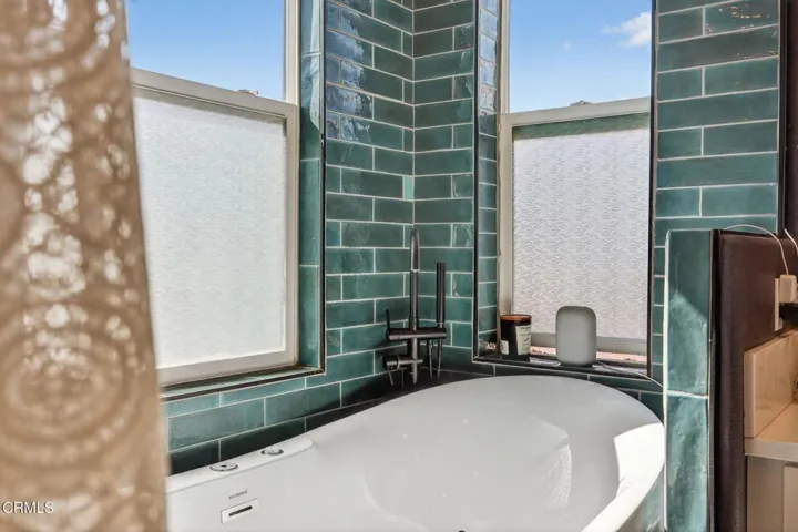 25-web-or-mls-Upmarketmedia_562Kum-082
